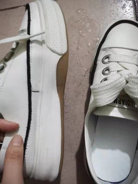 巨奇严选小白鞋清洁剂太空棉材质能洗吗？