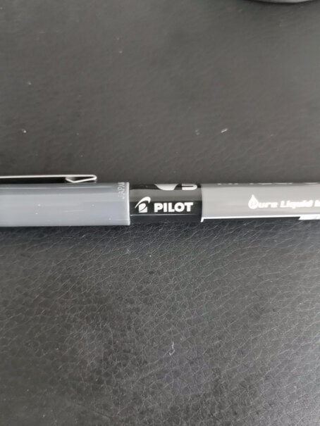日本百乐BX-V5直液式走珠笔中性水笔针管笔签字笔能换芯吗？写在普通的作业本上容易浸墨吗？很多直液笔都容易浸墨？