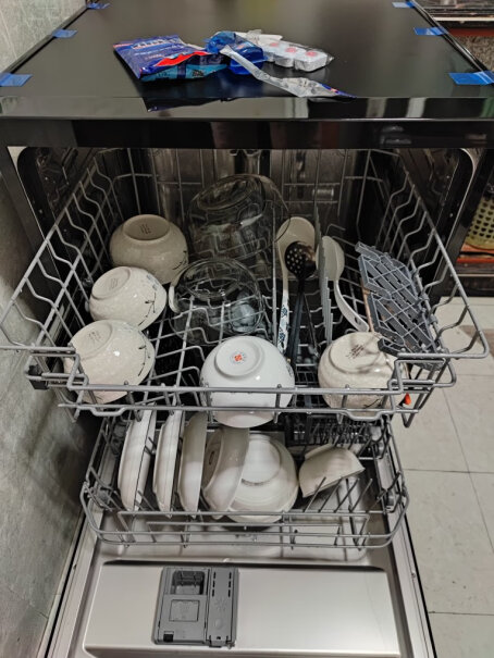 海尔洗碗机烘干有塑料味吗？