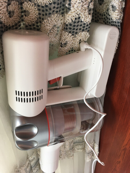 京东京造家用无线手持吸擦一体吸尘器Q11用的时候发热严重吗？