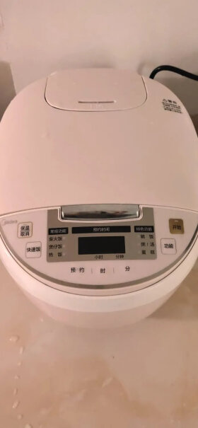 美的智能电饭煲家用微压闷香有没有电源开关？