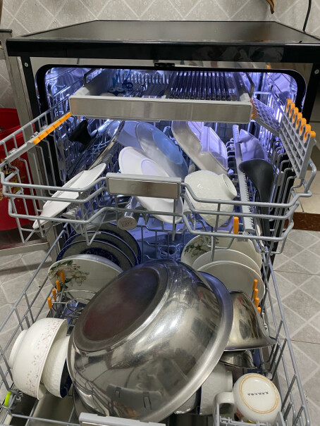 美的15套大容量嵌入式急求问，这个洗碗机前面留多少空间能打开门？