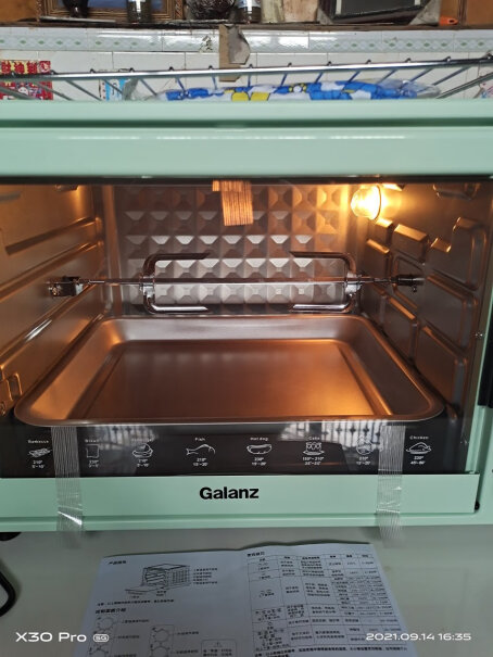格兰仕电烤箱家用40L大容量上下独立控温使用时声音大吗？外面会发烫吗？