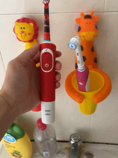 欧乐B电动牙刷成人小圆头牙刷情侣礼物3D声波旋转摆动充电式那个旅行套可以拿来充电吗？