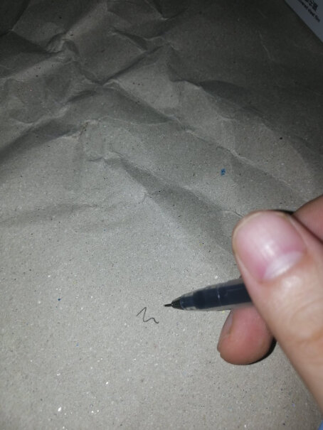 晨光M&G文具0.5mm黑色中性笔巨能写笔杆笔芯一体化签字笔询问： 笔杆细吗？谢谢？