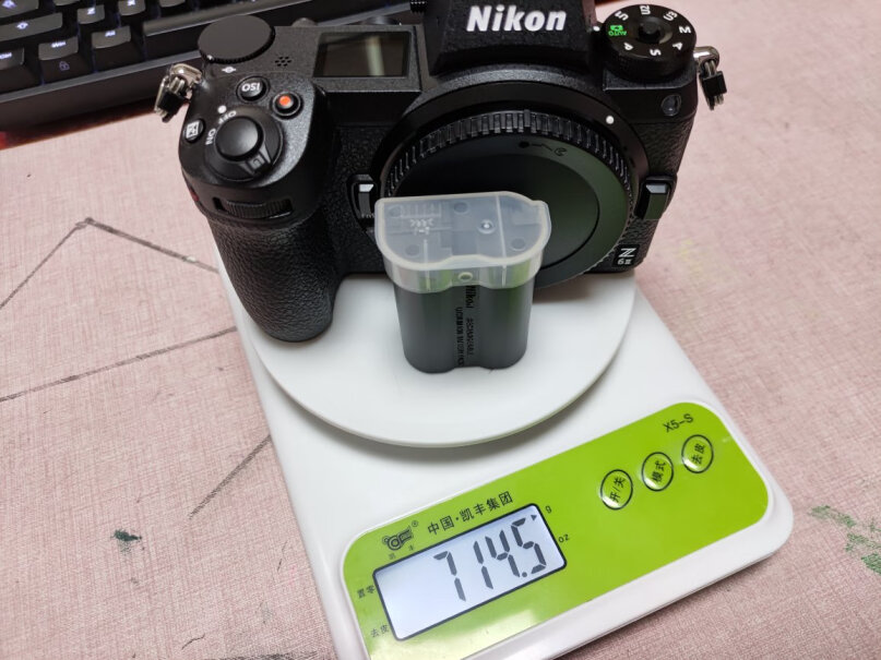 尼康Z7II全画幅微单机身高强度拍照片（一天4000张左右），使用中机身会发烫吗？