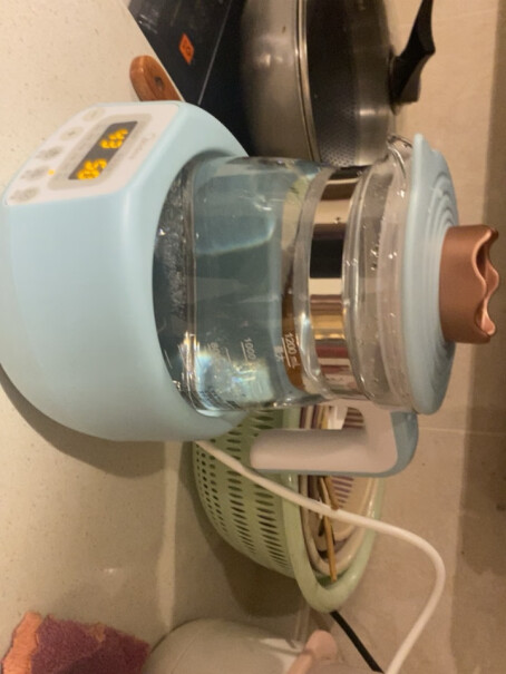 美的婴儿恒温水壶调奶器热奶器1.2L着款产品是将冷水烧开后然后降到合适的温度吗？