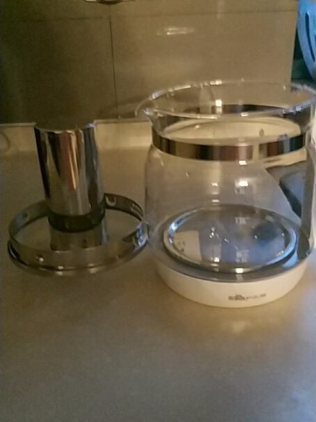 小熊养生壶热水壶煮茶器煮茶壶你们有人买了收到的是旧款 不锈钢滤网吗？