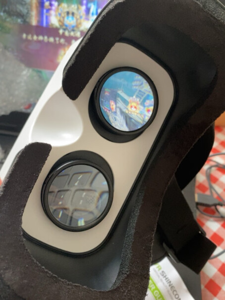 千幻魔镜VR-巴斯光年可以带眼镜吗？