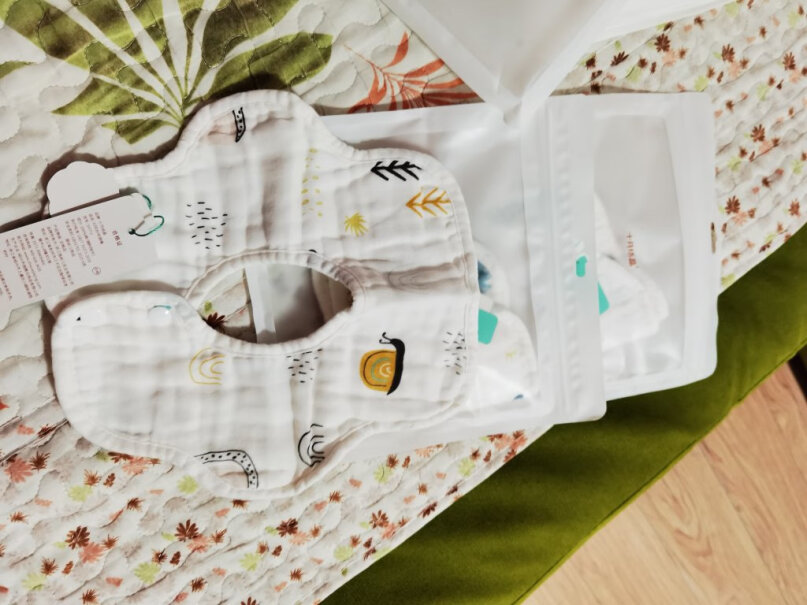 十月结晶宝宝围嘴口水巾印花纱布新生婴儿童吸水薄款3条装2个月吐奶的时候能用吗？