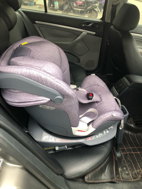 宝贝第一汽车儿童安全座椅isofix接口360°旋转这个温度系统好用吗？坐上去会不会很热？