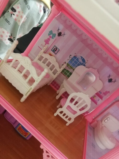 奥智嘉梦幻娃娃别墅卧室手提包女孩公主洋娃娃换装娃娃套装大礼盒你好，手提包内有芭比娃娃吗？