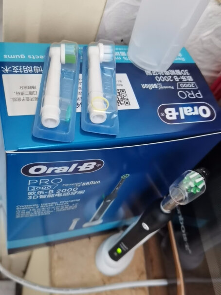 欧乐B电动牙刷成人小圆头牙刷情侣礼物3D声波旋转摆动充电式你们的牙刷底部缝隙大嘛？