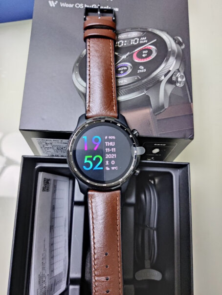 TicWatch ProX 4G智能手表这款表壳镜面材质是什么？材质是蓝宝石吗？