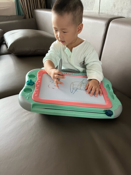 铭塔超大号磁性儿童画板玩具男孩女孩婴儿宝宝必须要用磁性笔画吗，手指能不能画？