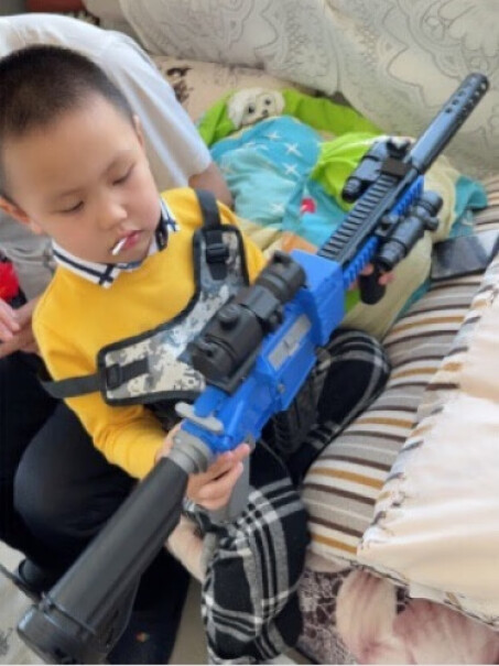 儿童玩具枪软弹玩具枪玩具枪8-12怎么有很大的噪音？
