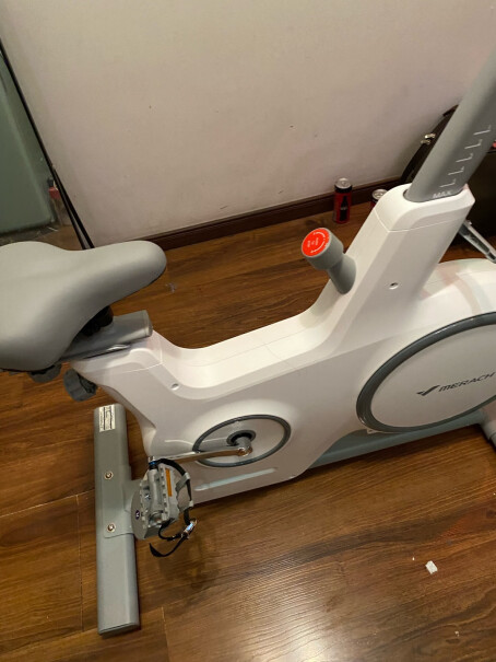 麦瑞克Merach家用动感单车磁控静音健身车智能运动健身器材能放多大平板？