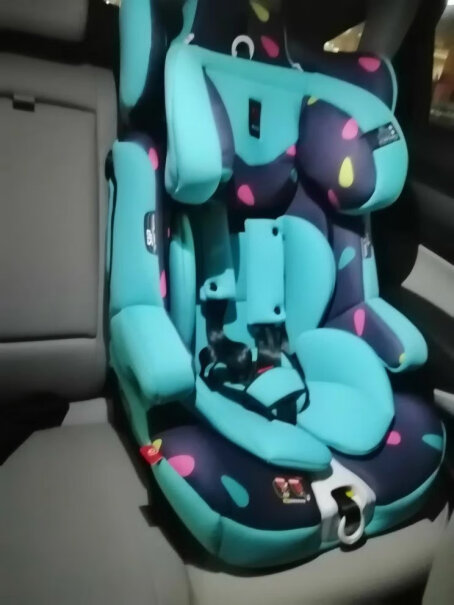 感恩宝宝汽车儿童安全座椅阿瑞斯钢骨架汽车isofix硬接口这个安全座椅的角度可以调节吗？坐姿太直了？