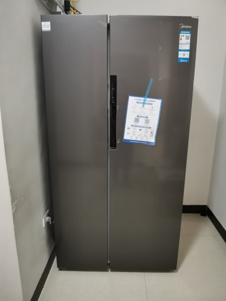 美的Midea606升冰箱双开门对开门冰箱一级变频风冷无霜智能家电BCD-606WKPZME左边怎么发烫得很了？