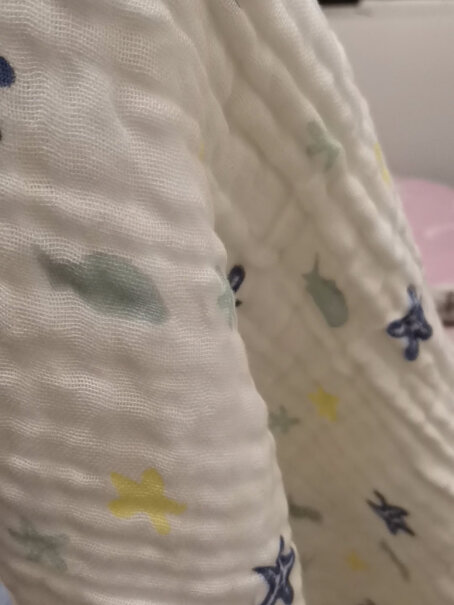 洁丽雅6层纯棉婴儿纱布浴巾新生儿用这个浴巾可以吗？有荧光剂吗？