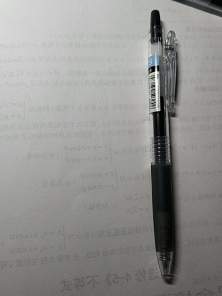 日本百乐JUICE彩色按动中性笔啫喱笔手账笔果汁笔黑色和无印良品的笔有什么区别吗？