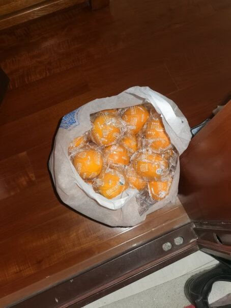 农夫山泉 农夫鲜果 纽荷尔脐橙 水果礼盒请问买过的小伙伴，十斤是橙子的净重还是带包装一共十斤啊？