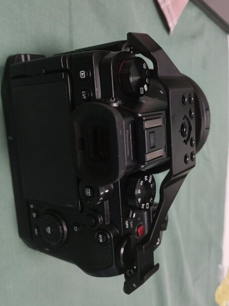 松下S5C微单相机照相怎么样？比gh5强的多吗？