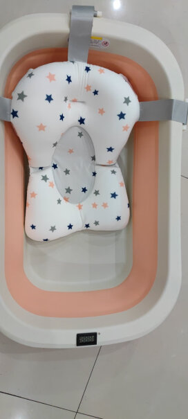 奔麦婴儿洗澡盆折叠浴盆宝宝洗澡儿童澡盆新生儿用品宝宝的泡沫垫有味道嘛？