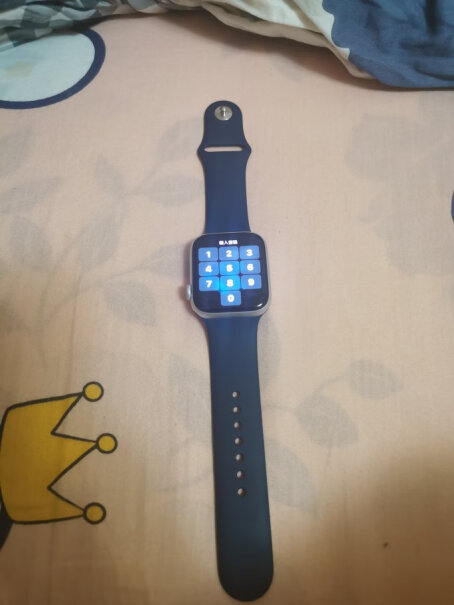Apple Watch SE 智能手表 GPS款 40毫米米金色铝金属表壳 星光色运动型表带MKQ0可以和华为连吗？