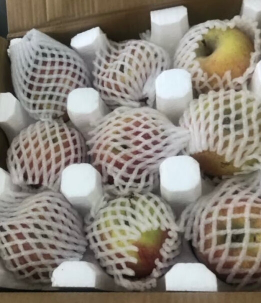 新疆冰糖心苹果整箱10斤净重8.5斤果是不是小点啊？