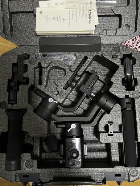 DJI RSC 2手持稳定器套装eos r6我可以另外配个50 1.8前提是我不拆目镜这样子可行么？