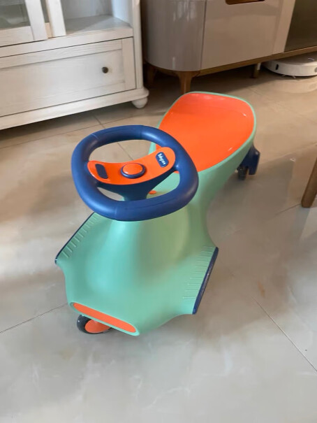 玩具车babycare岁防赛琳6.1扭扭侧翻摇摇会侧翻吗？
