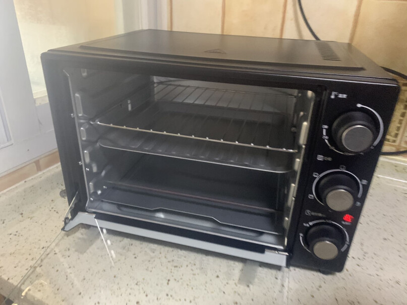 格兰仕电烤箱家用烘焙烤箱32升发热管是什么材质的，金属管吗？