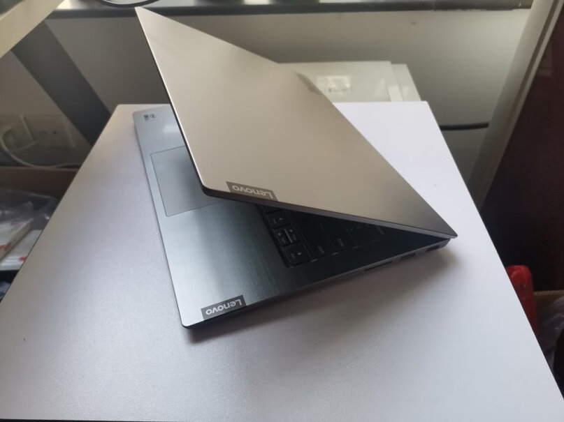 联想笔记本电脑ThinkBook这一款的颜色是只有银色吗？