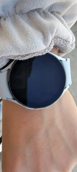 三星Galaxy Watch4 40mm蓝牙款有没有用三星手机反向给这个手表充过电的朋友？充电速度怎么样？