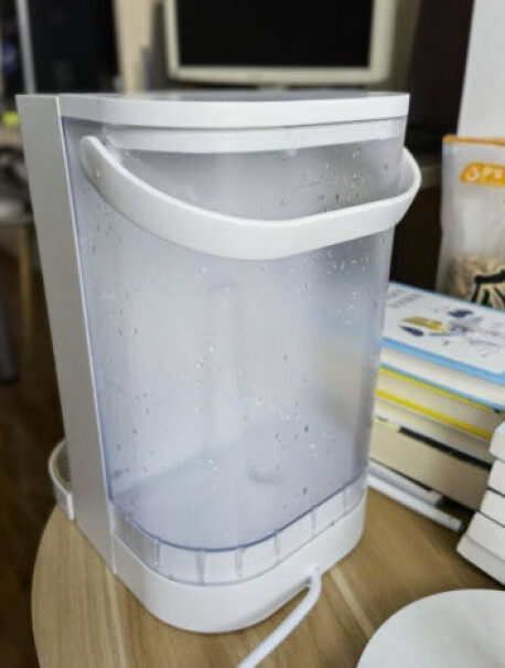 集米T2即热饮水机即热式饮水机朋友送的，喝起来一股塑料味儿&hellip;客服竟然说是正常的&hellip;