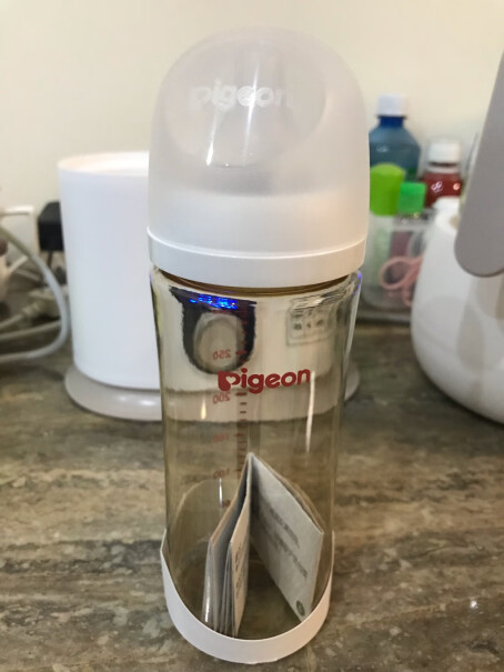 贝亲（Pigeon奶瓶自然实感第3代奶瓶这个没奶瓶架子吗？
