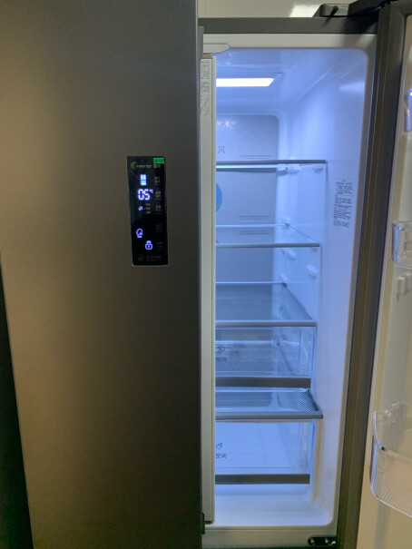 容声Ronshen319升变频一级能效法式多门四门冰箱家用风冷无霜超薄大容量BCD-319WD11M这款冰箱关门时整个冰箱会晃动吗？