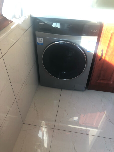 海尔滚筒洗衣机全自动10公斤洗烘一体这款是上排水还是下排水？