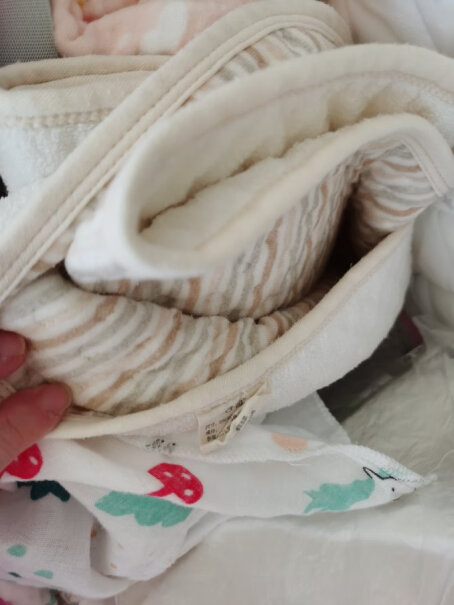 子初婴儿秋冬隔尿垫可洗式宝宝棉尿垫护理垫请问厚度怎么样？反面也是棉的吗？