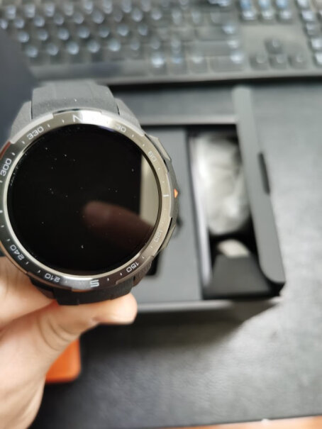 荣耀GS Pro手表有官方原配金属表带吗？