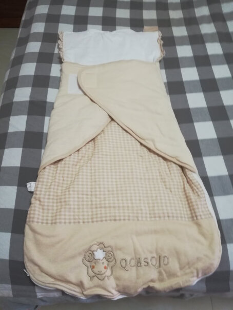 七彩博士婴儿睡袋秋冬拉链的会不会哽到宝宝，尤其是头部？