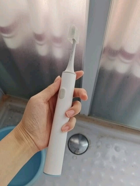 米家小米电动牙刷头各位在拆开牙刷头真空包装的时候有没有闻到新牙刷头上有一股臭拖鞋味道，半个小时才消散？