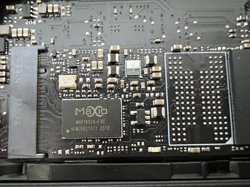 SSD固态硬盘M.2接口PCIe单面双颗粒吗？多大的SLC？