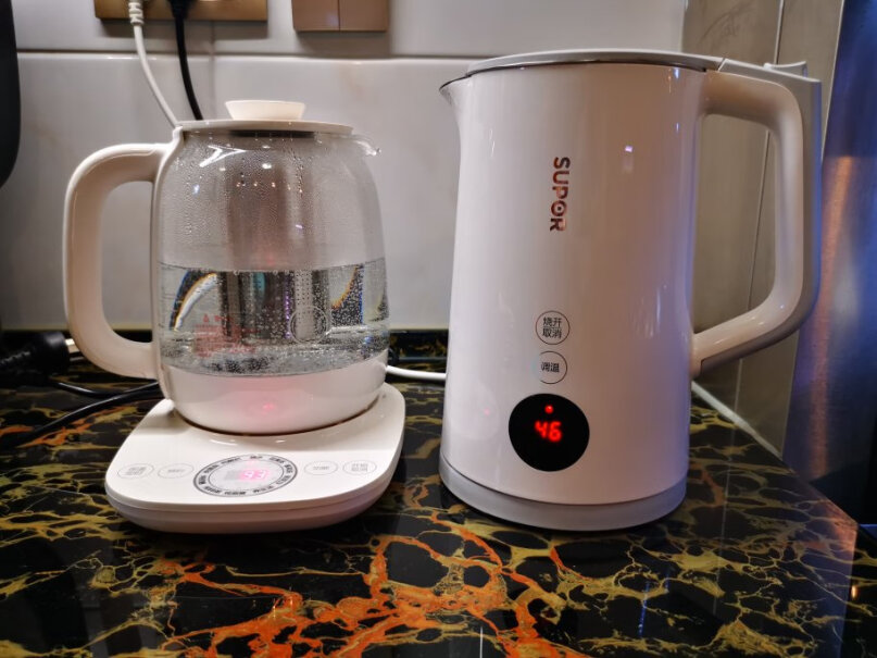 苏泊尔养生壶燕窝壶多功能加厚玻璃煮茶器接触水的盖子是什么材质的？