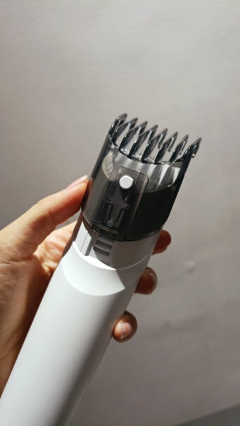 小适小米有品电动理发器成人剃头儿童电推剪全身水洗好用吗，卡头发吗？