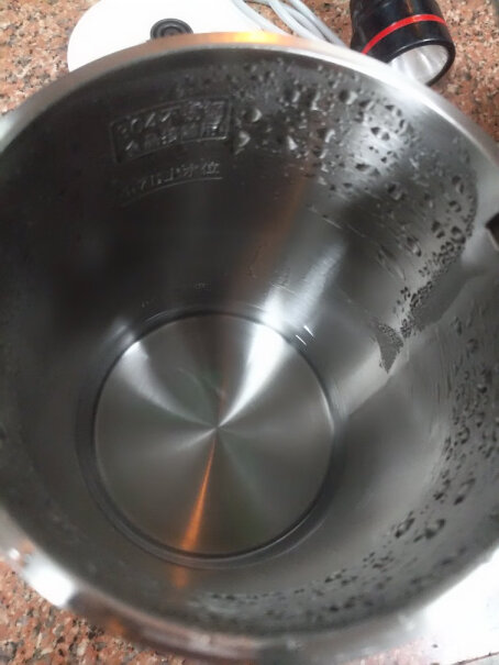 布谷美的集团电水壶双层防烫烧水壶热水壶问一下你们水壶盖子烧水加热之后散发出来的塑料味是多久消掉的？