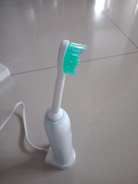 飞利浦电动牙刷充电式成人声波震动米白色电动牙刷HX3216情侣款是两把牙刷？
