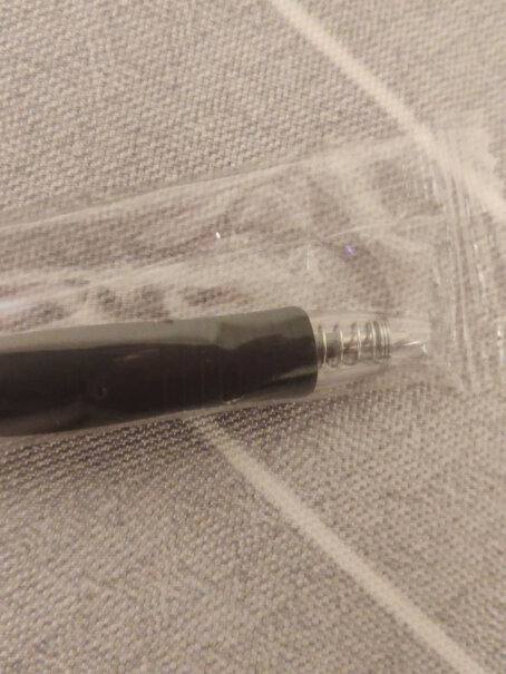 日本斑马牌中性笔0.5mm子弹头按制啫喱笔会不会摔断墨 干的快吗？