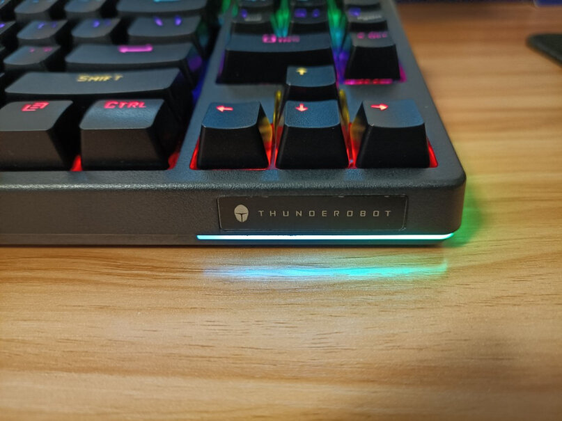 雷神有线游戏机械键盘红轴KG3089R幻彩版你们的键盘断触吗？